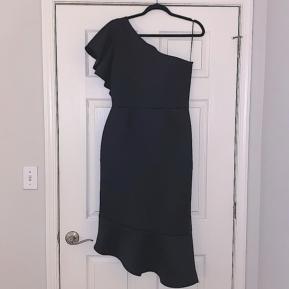 One Shoulder Ruffle Midi Dress in Black (Size 12 US / 14 UK) - Picture 5 of 9
